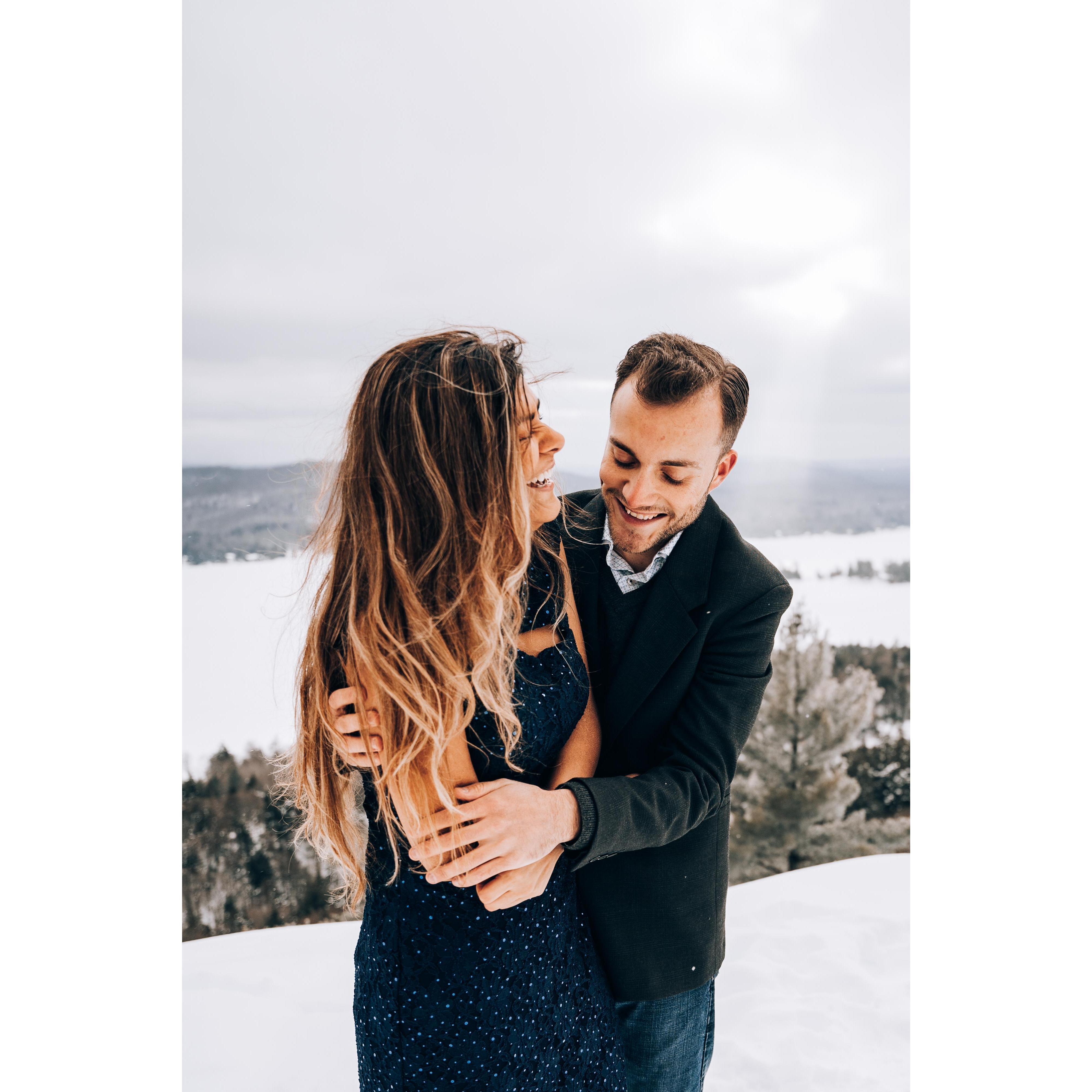At that point I was freezing in that dress and he was kindly shielding me from the chilly wind
Me estaba congelando con ese vestido haha (-8ºC) así que me estaba tapando del aire helado