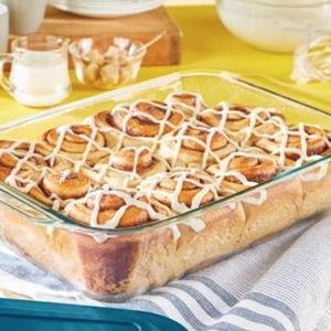 Pyrex Deep 9x13-Inch Glass Baking Dish with Lid, Deep Casserole Dish, Glass Food Container, Oven, Freezer and Microwave Safe, Clear Container