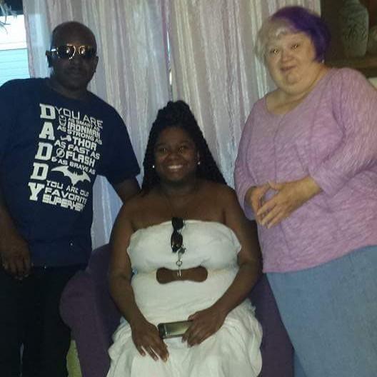 pregnant with Tianna visiting aunt Roxann
