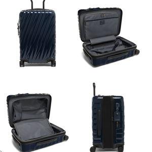 Tumi - International 4 Wheeled Carry-On