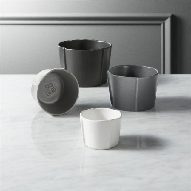 pinch grey measuring cups