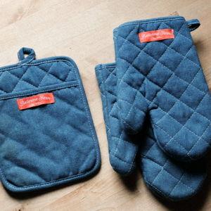 Oven Mitts & Potholder Set