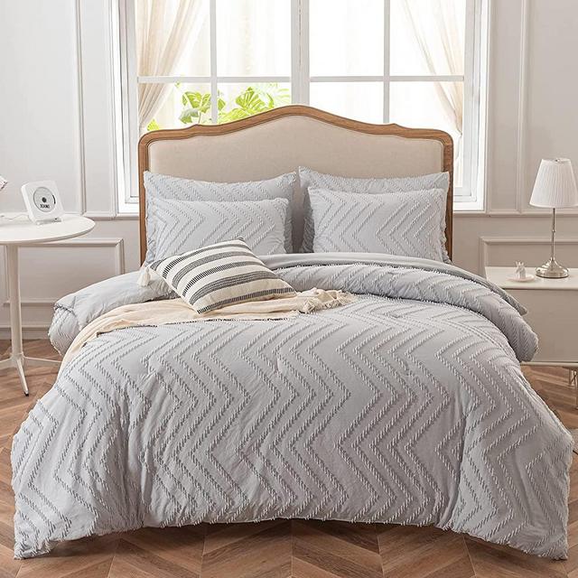 SLEEPBELLA Bedding Comforter Set Queen, Light Grey Bedding Chevron Tufted Design, Boho Queen Size Comforter Lightweight and Fluffy,3 Pieces