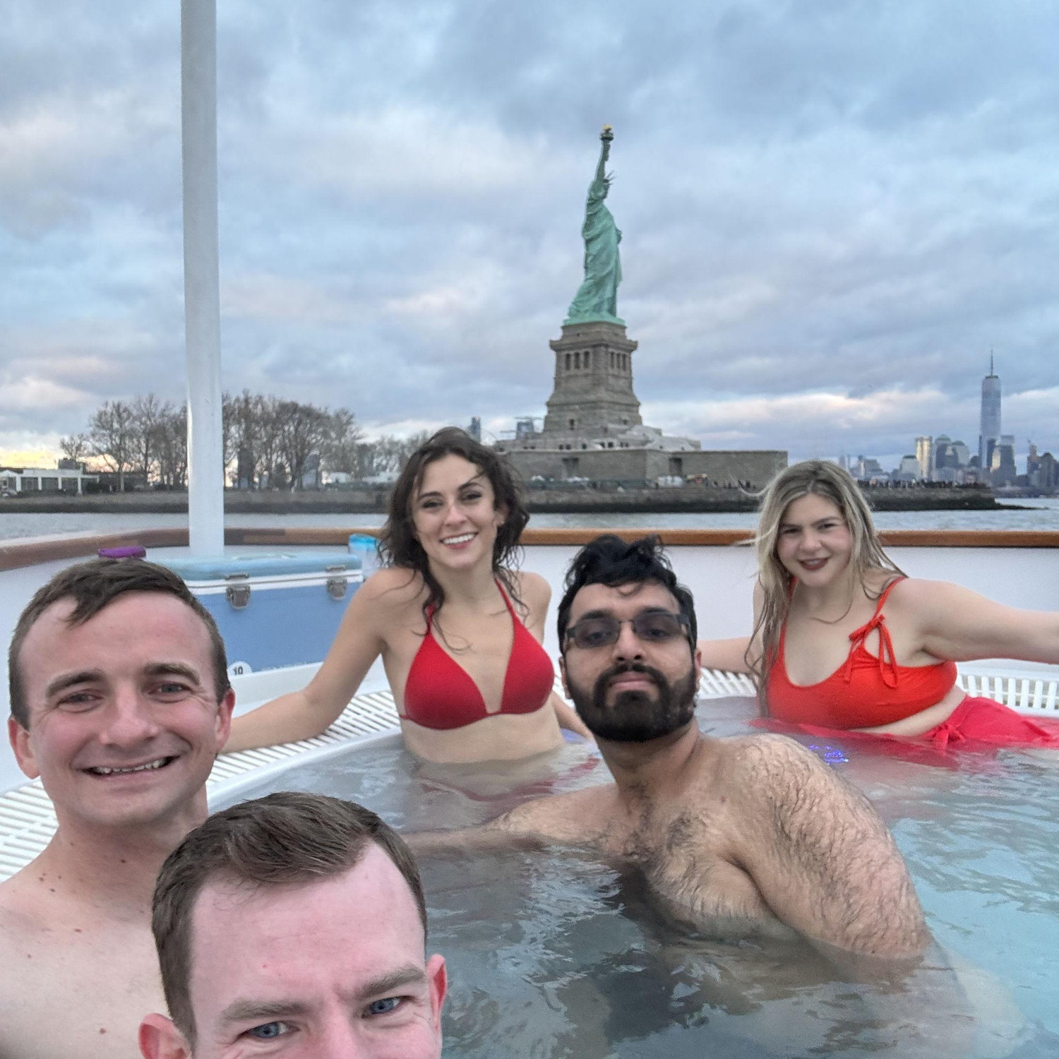 Hot tub boat
