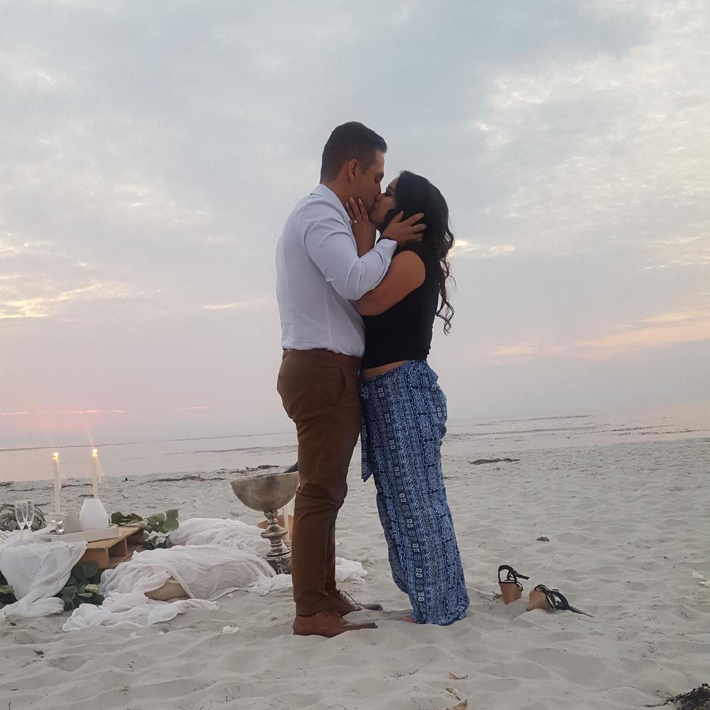 "...Hoy quisiera que el tiempo 
Se detuviera en eterno presente..."