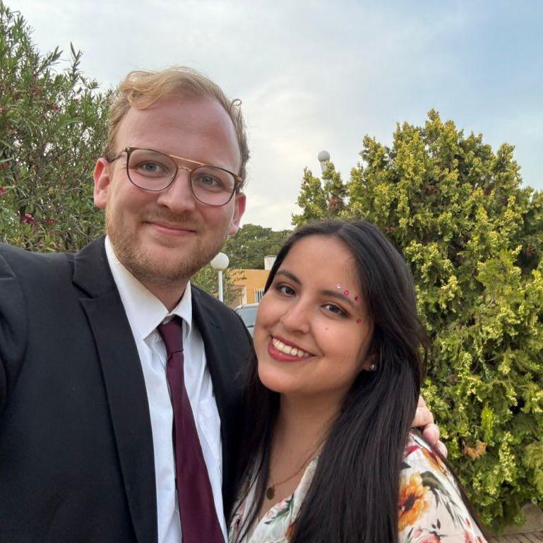 A comienzos de 2025, con el trabajo más tranquilo, hicimos un viaje de dos semanas a España, donde asistimos a la boda del primo de Lucía y recordamos lo afortunados que somos de casarnos muy pronto.