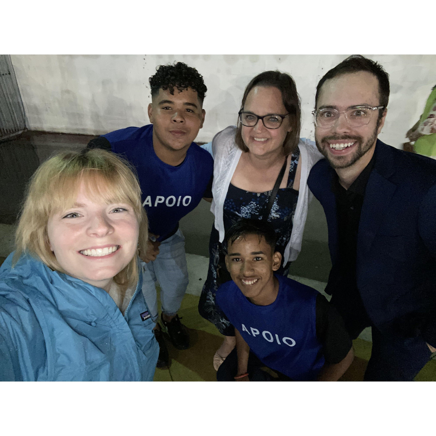 Hanging out in the rain with Sarah and some Brazilian Volunteers!