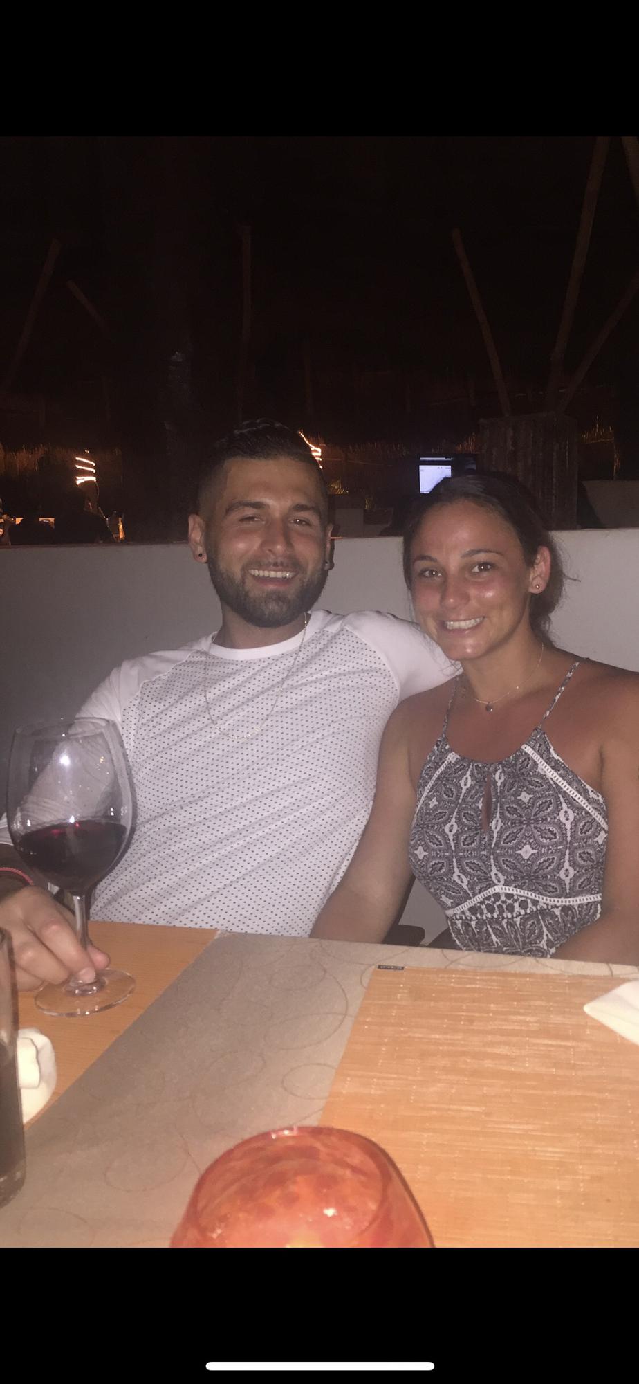 Casual dinners with fancy tans 🍷