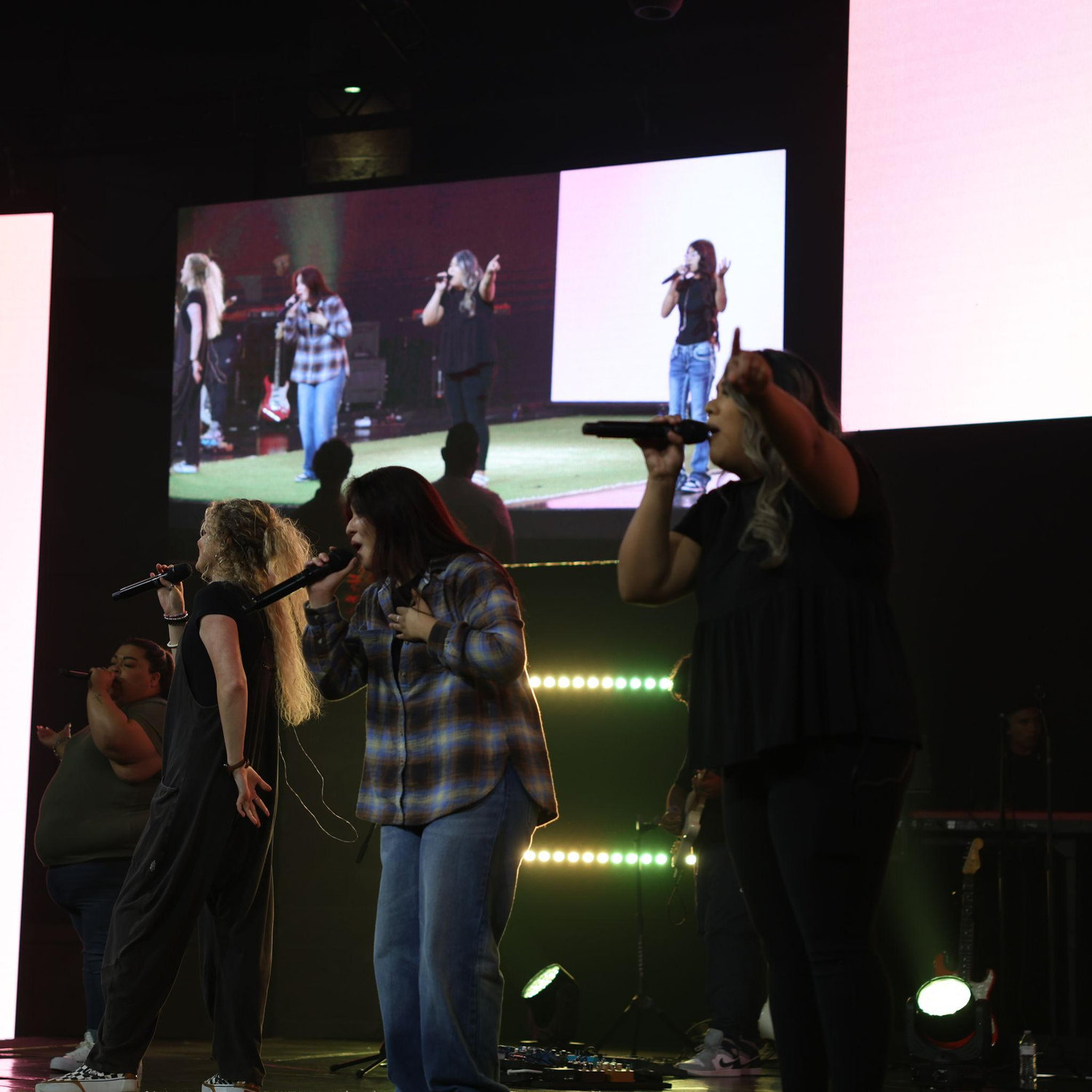 Getting to worship alongside with people i love 🫶