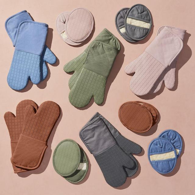 Two Silicone Oven Mitts & Pot Holders