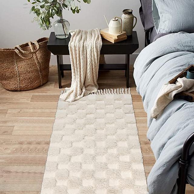 Lanffia Boho Kitchen Runner Rug 2x4.3 , Beige Checkerboard Tufted Rug, Farmhouse Washable Cotton Woven Throw Rugs with Tassels for Doorway Sink Hallway Porch Bedroom Hallway Entryway