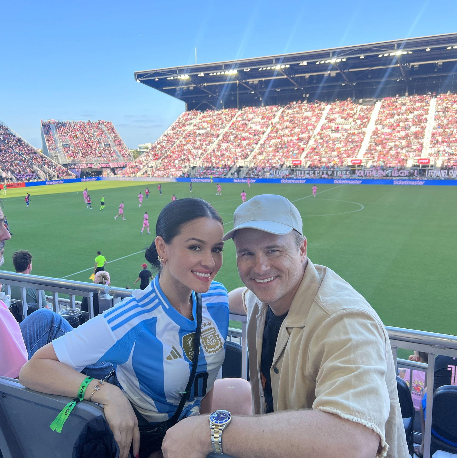 Russ aprendiendo de Futbol. Russ getting into "Futbol" in Miami