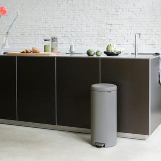 NewIcon 30-Liter Step Can