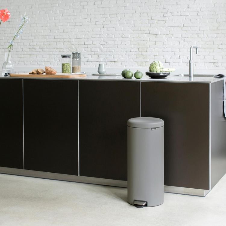 NewIcon 30-Liter Step Can
