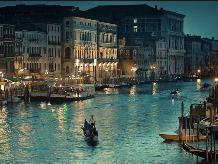 Venice Shore Private Tour & Gondola Ride