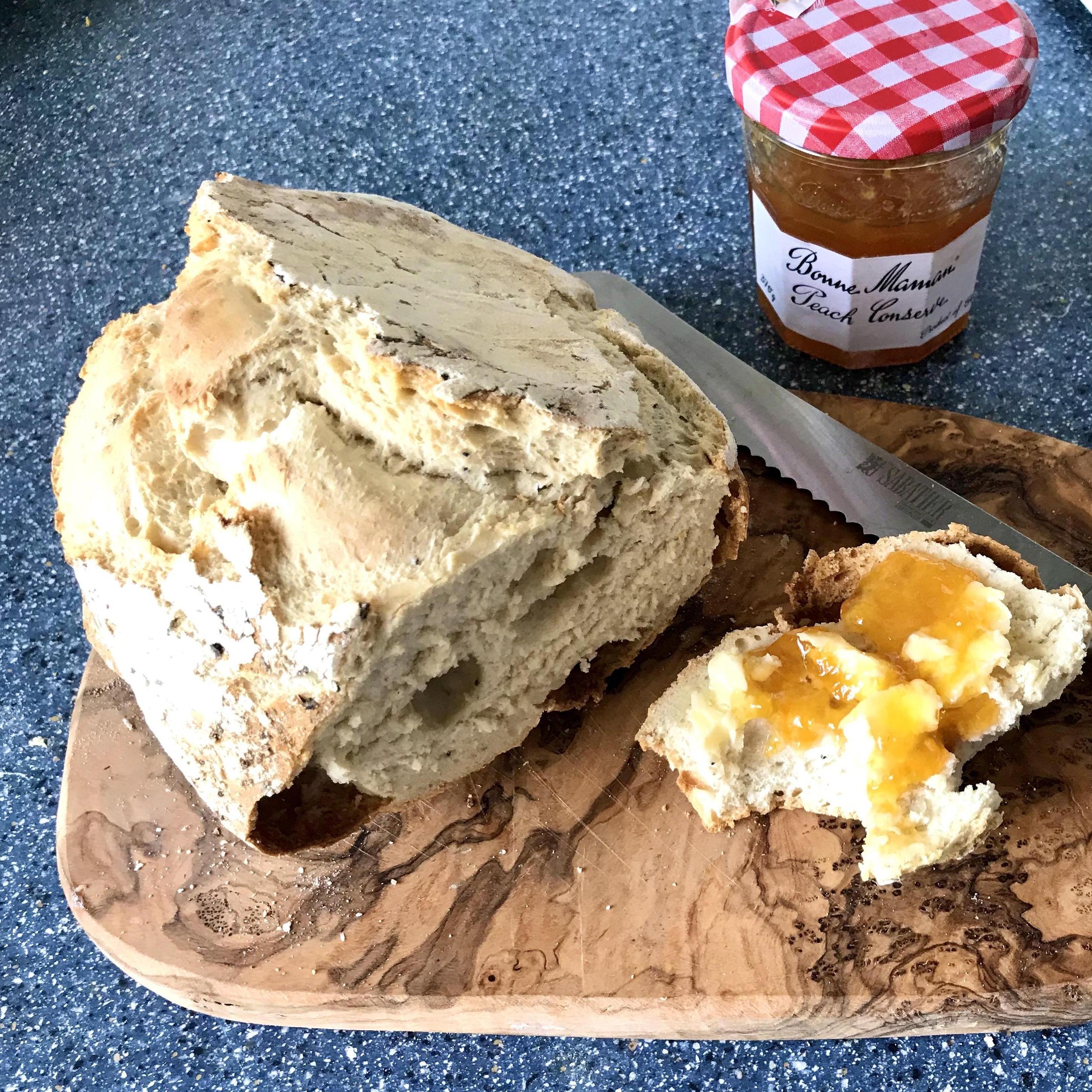 Pane fatto con lievito madre e la marmellata “Bonne Mamman” la preferita di Hermione… 🍞