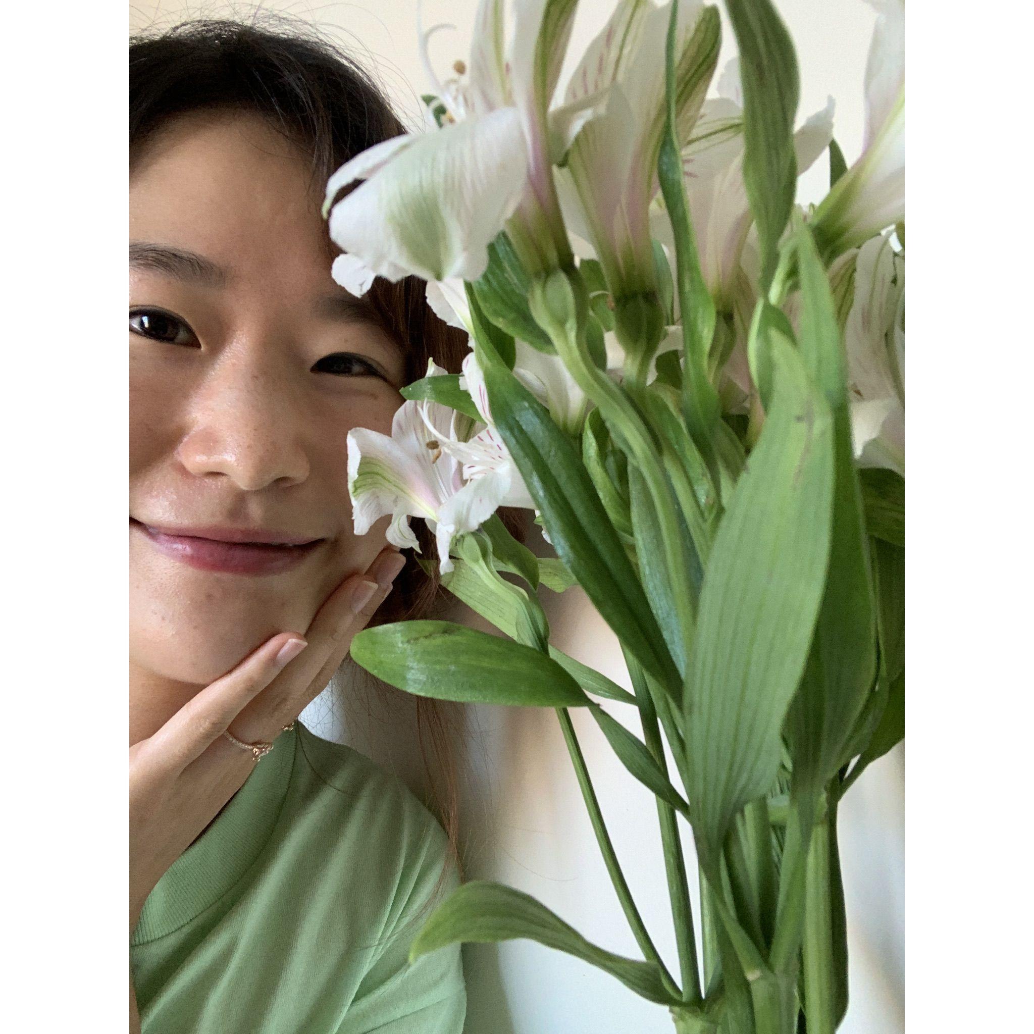 sometimes he gets me flowas, flowas nice