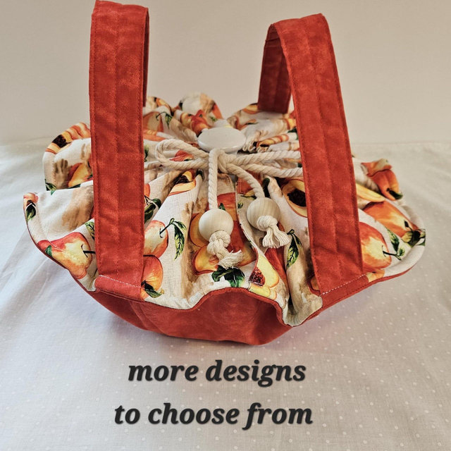 Casserole carrier. 17" diameter, will hold a 2 quart casserole dish