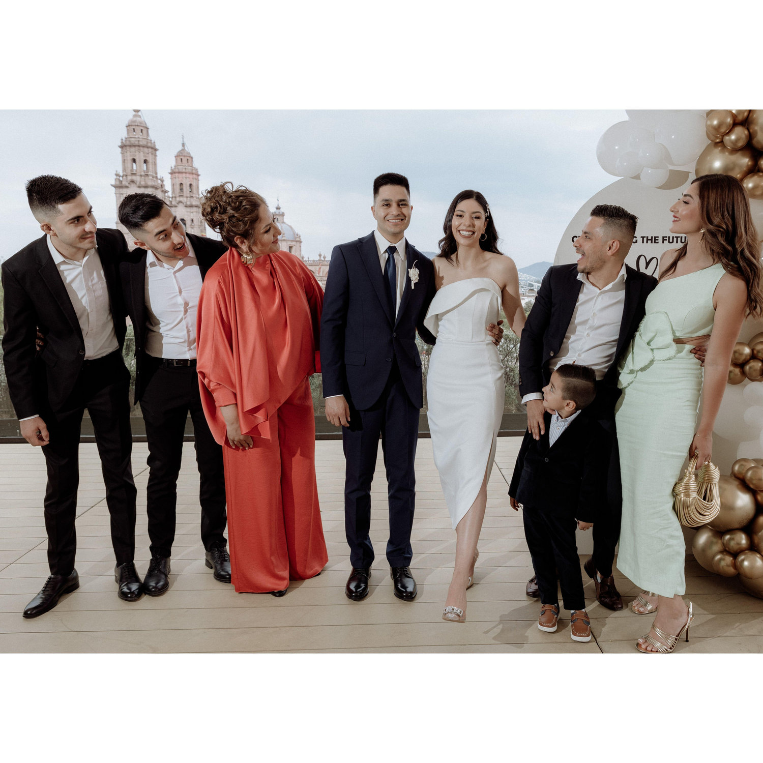 Cena de compromiso: Un amor que crece y una familia que lo celebra con nosotros.