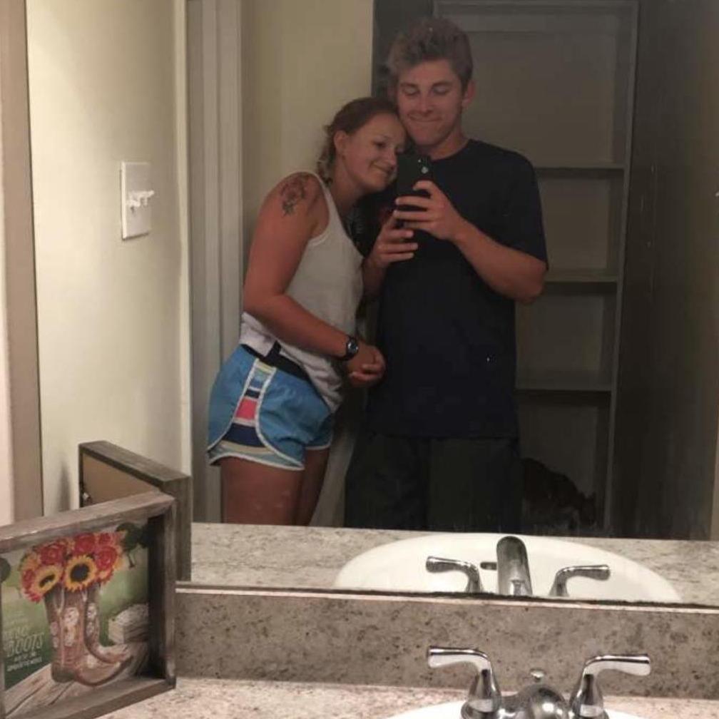 Daniel helping Michaela move into her apartment 08-2019