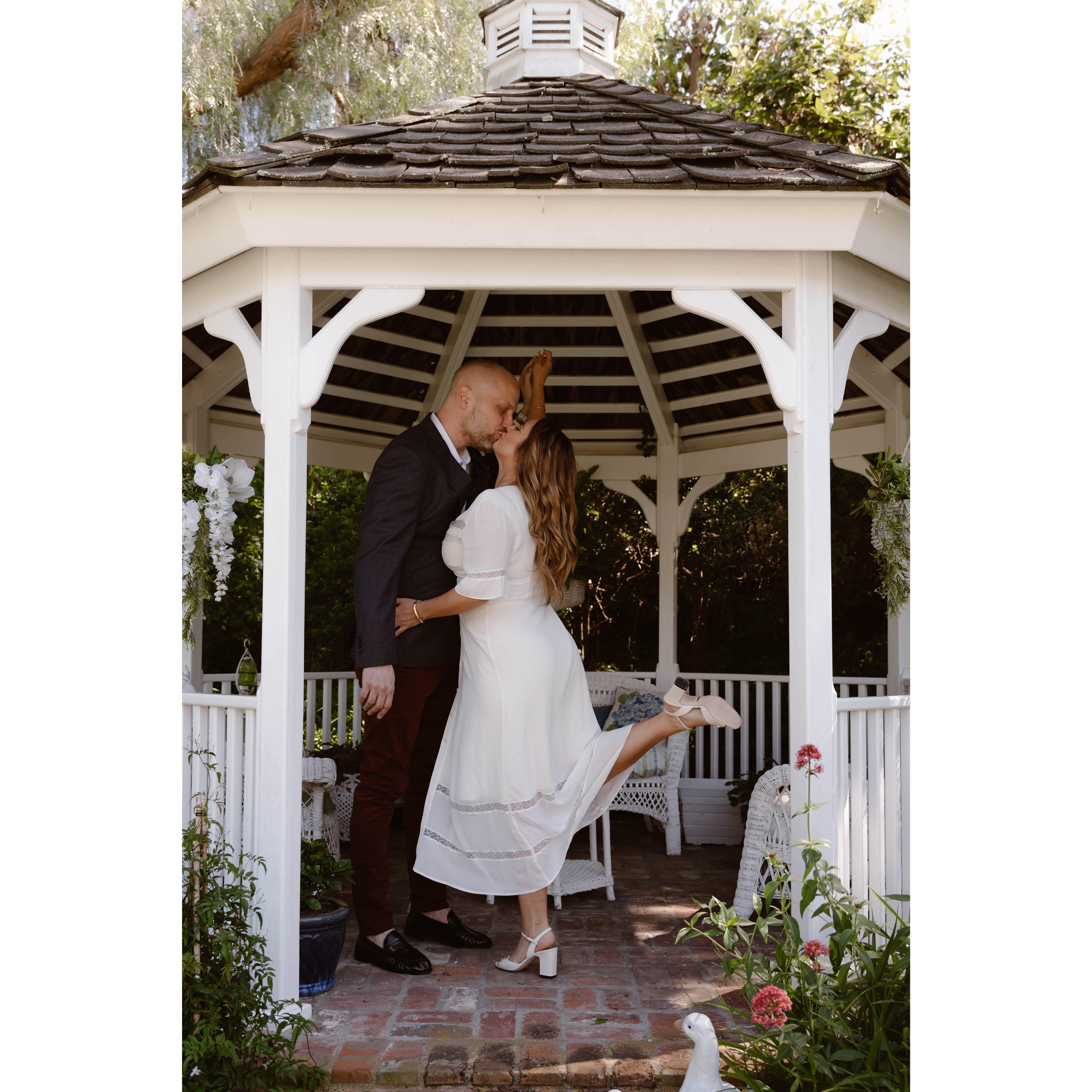 Engagement photos in Cailan's grandparent's backyard