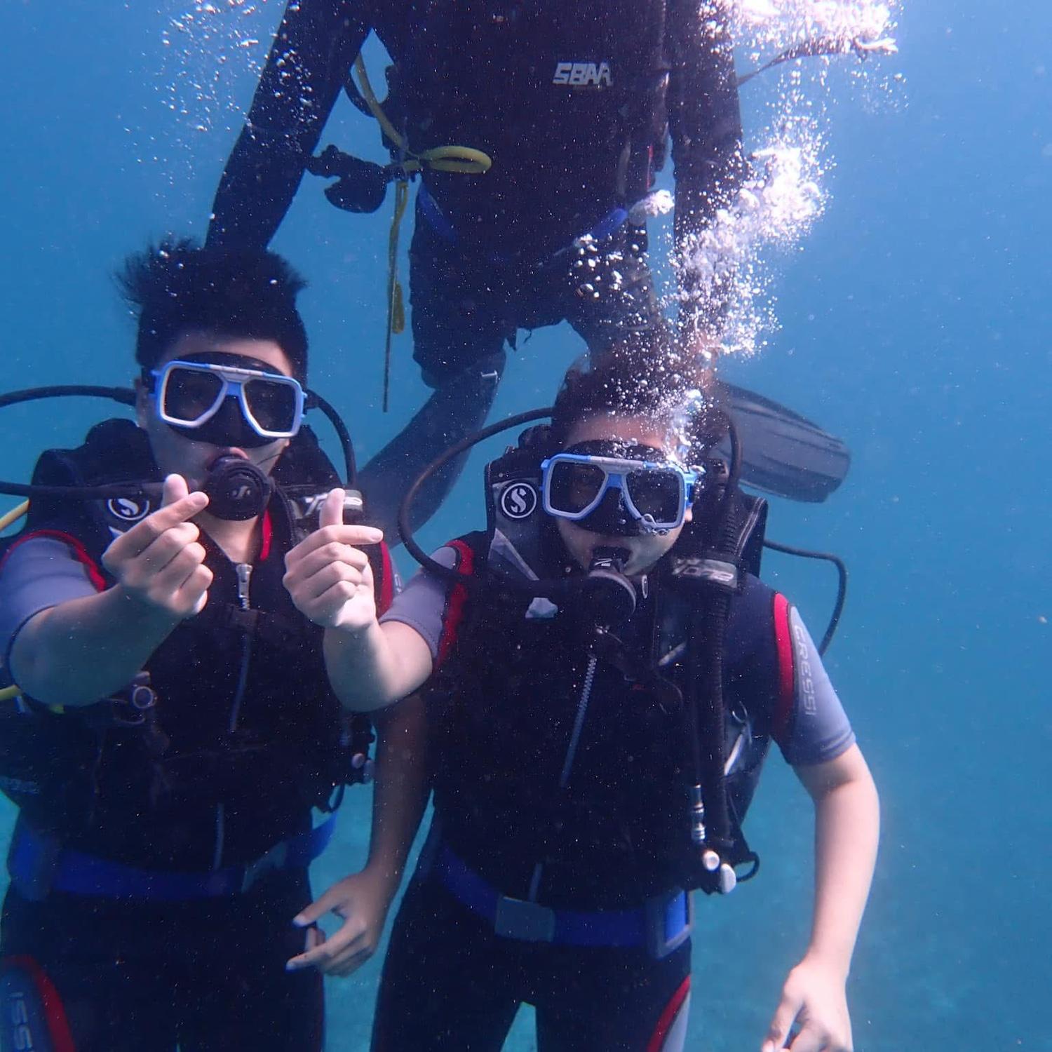 We did our first scuba diving.
