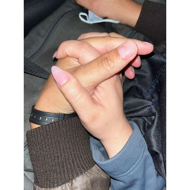 We met online in February 2020. It wasn't until November 2021 we were able to see each other physically. Nos conocimos en Febrero del 2020. No nos podimos ver fisicamente hasta Noviembre de 2021.