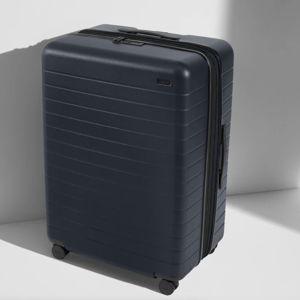The Large Flex: Large Expandable Suitcase in Navy Blue