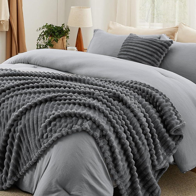 Bedsure Queen Comforter Set 5 Pieces - Bed in a Bag with Throw Blanket and Decorative Pillow, Lightweiget Bedding Comforter Sets, All Season Bedding Sets (Smoky Grey, 90" x 90")