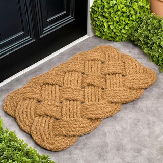 Maeve Scalloped Basketweave Coir Indoor/Outdoor Doormat