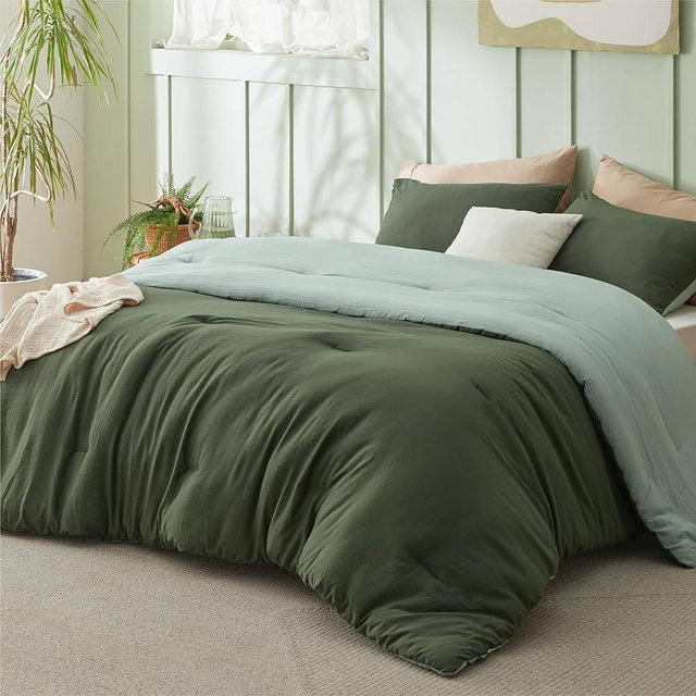 Bedsure Bedding Comforter Sets Queen, Reversible Green Prewashed Bed Comforter for All Seasons, 3 Pieces Warm Soft Bed Set, 1 Lightweight Comforter (90"x90") and 2 Pillowcases (20"x26")