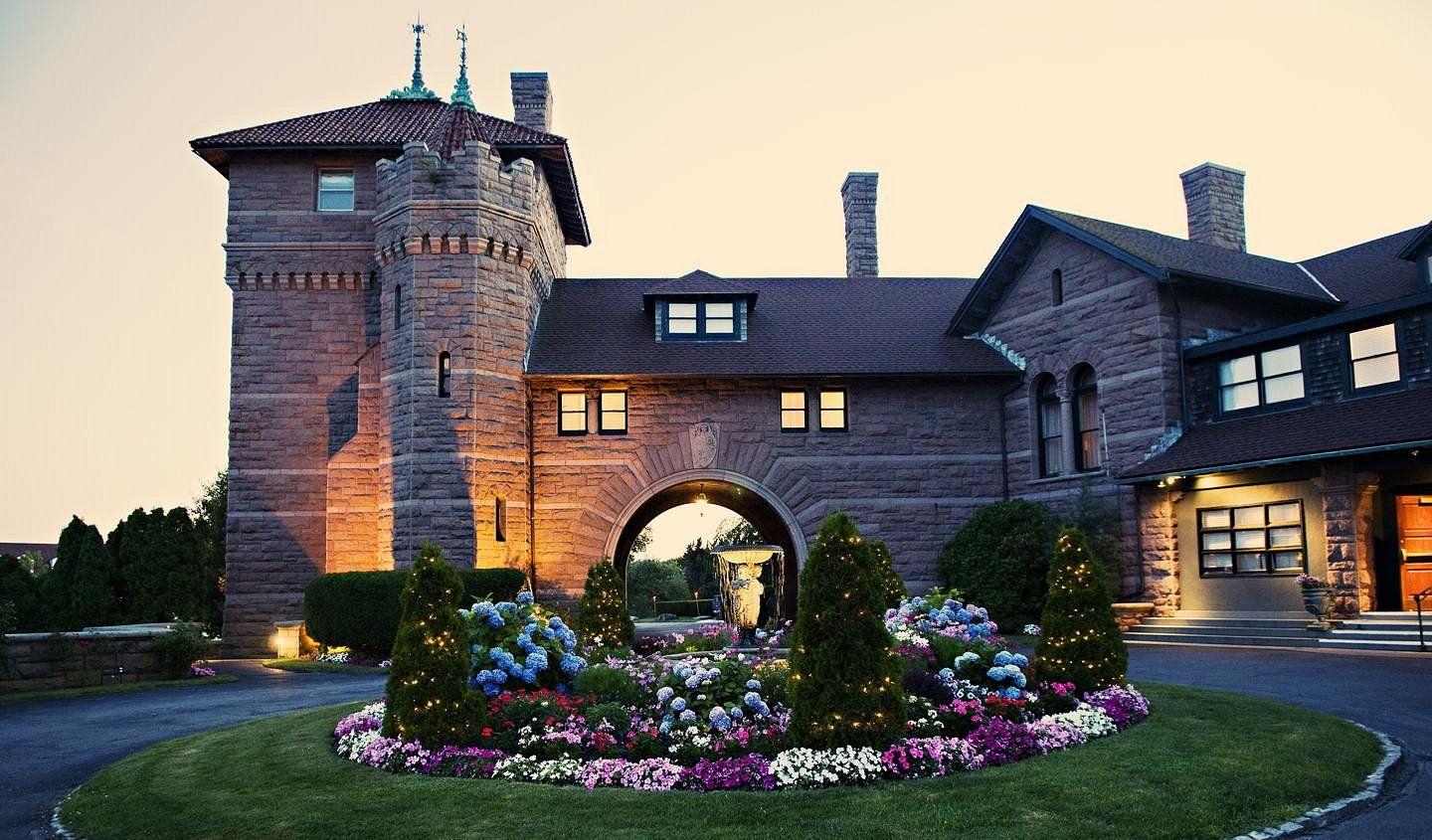 The Wedding Website of Dominique Notarangelo and Frank Maggiore