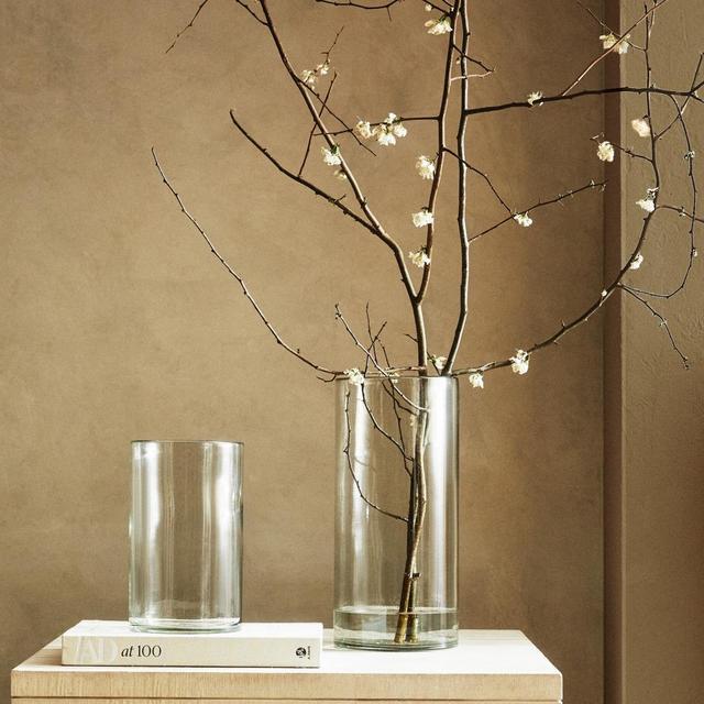 CYLINDRICAL GLASS VASE