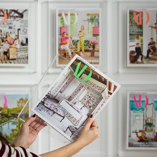 MagnaZine Acrylic Float Frame