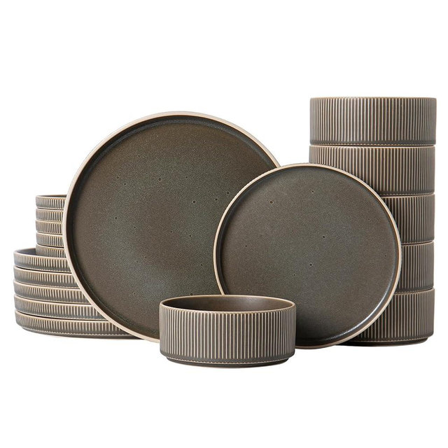 ALOFMO Dinnerware Set Service for 6, 18-Piece Ceramic Plates and Bowls Set, Chip & Scratch Resistant, Microwave and Dishwasher Safe, Modern Minimalist Tableware for Everyday Use, Matte Green
