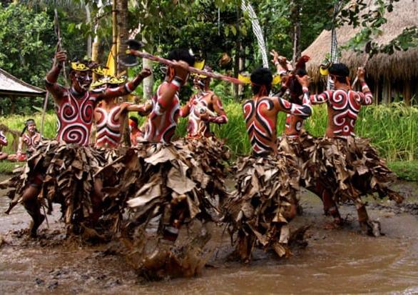 Traditional performance by Mepantigan