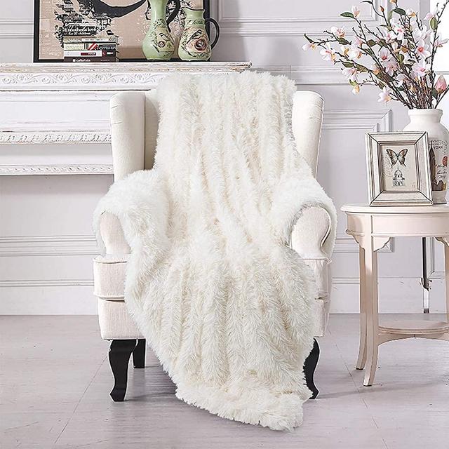 VaryCarry Warm Shaggy Sherpa Blankets Fluffy Soft Fuzzy Faux Fur Throw Blanket for Xmas Couch Sofa Photo Props Home Decor Cream White Bed Throw Size