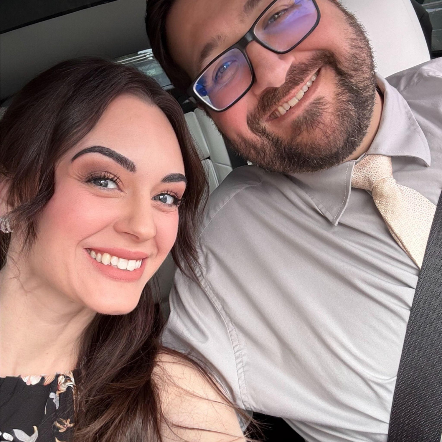 On our way to our friends' wedding 🧡