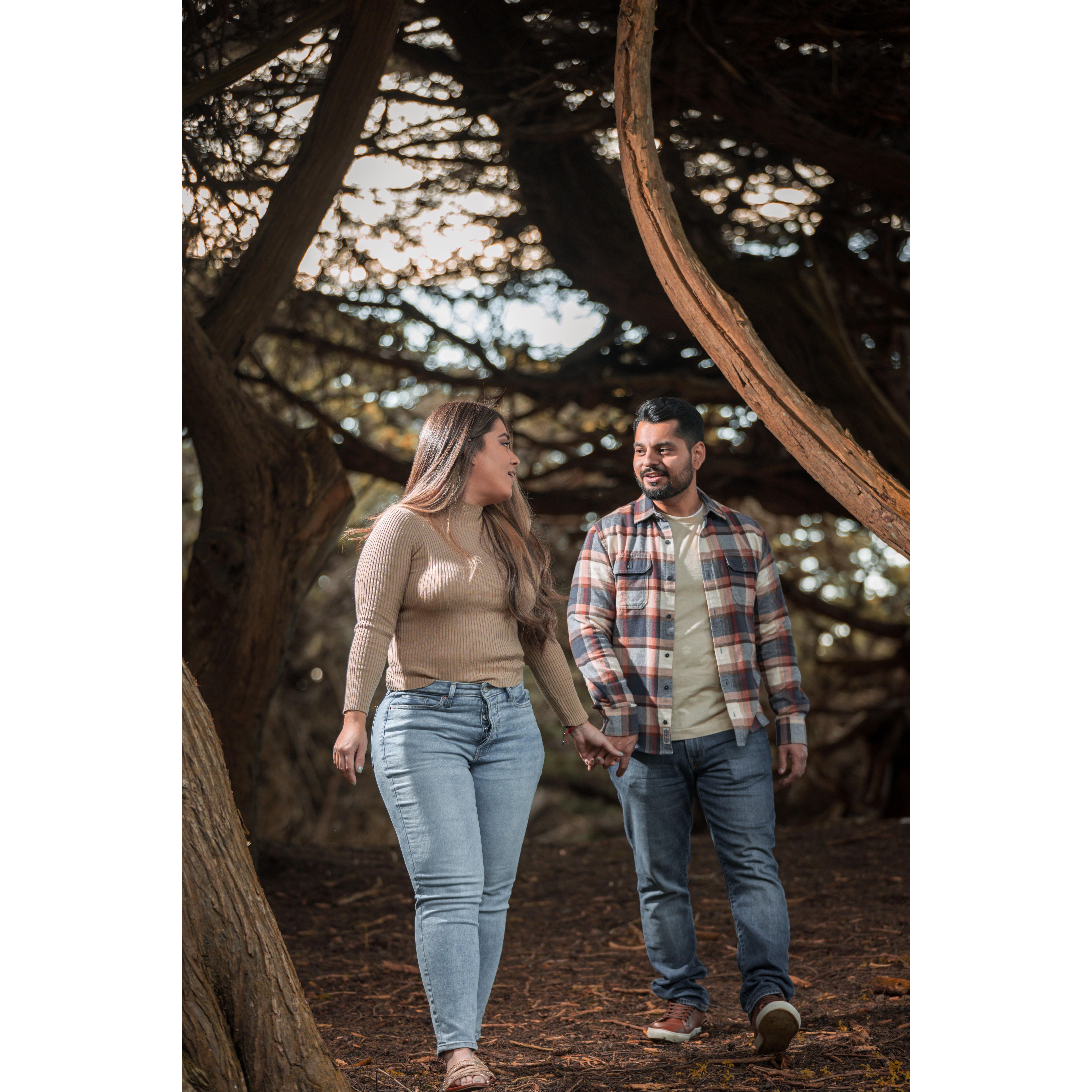 Love blooms on nature's path. 🌲💑 #HikeDates #NatureRomance