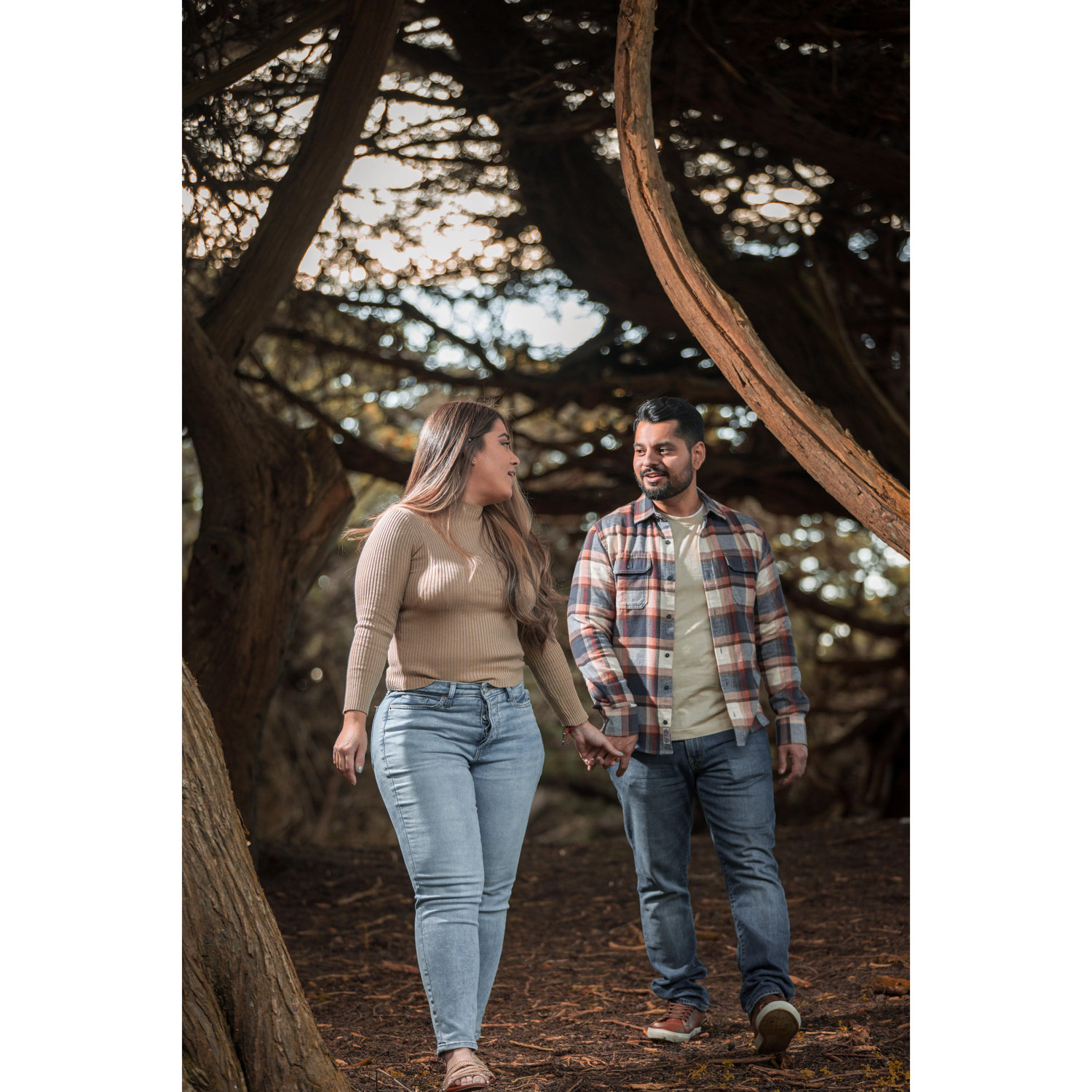 Love blooms on nature's path. 🌲💑 #HikeDates #NatureRomance