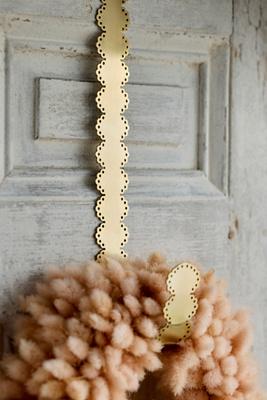 Scalloped Lace Wreath Hanger
