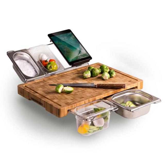 Frankfurter-Brett- A Cutting board with a container for waste and cuttings.