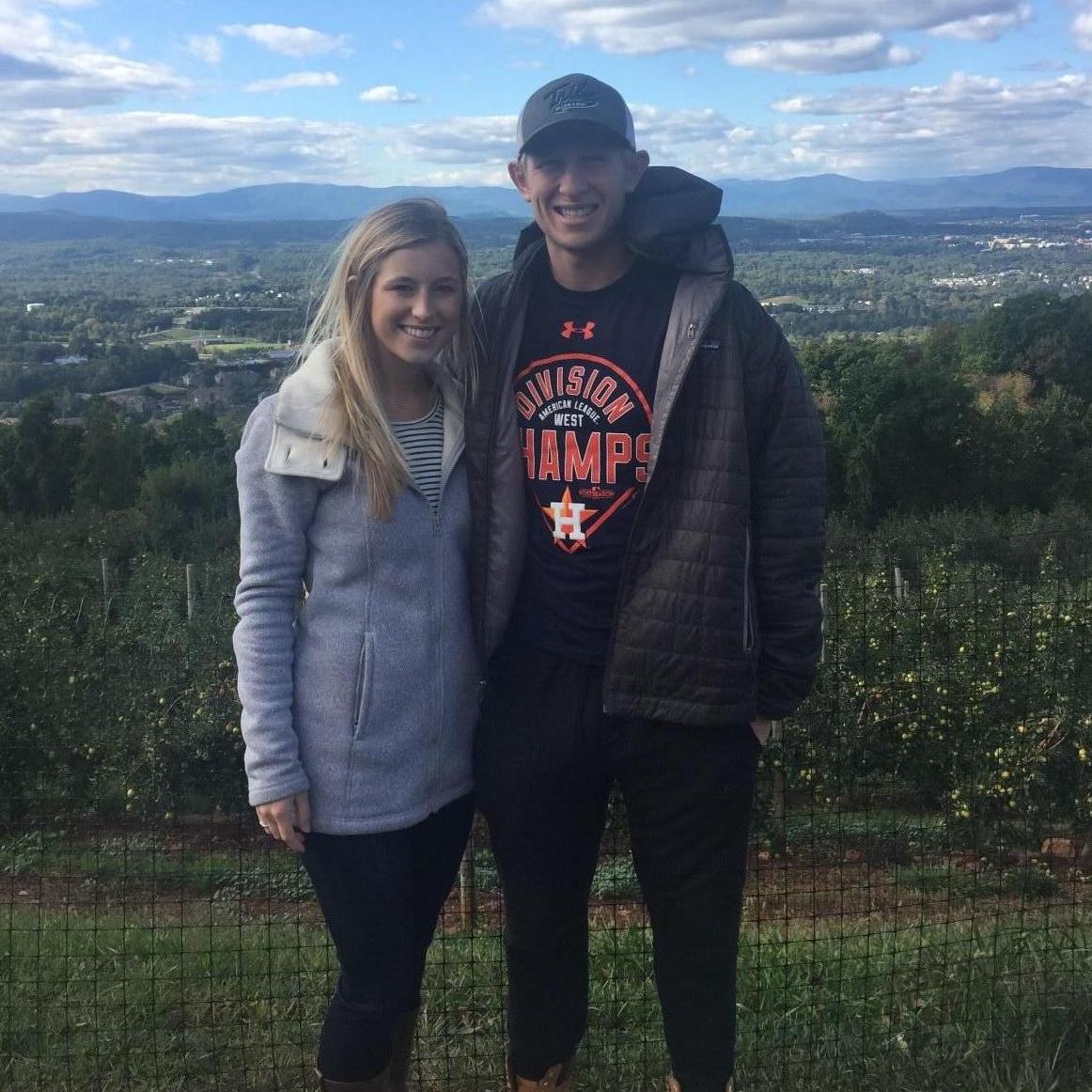 We started a yearly tradition picking apples at Carter Mountain Orchard in Charlottesville, VA. It's one of our favorite fall activities we look forward to every year.