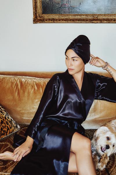 WHITE QUEEN ZIPPERED PILLOWCASE