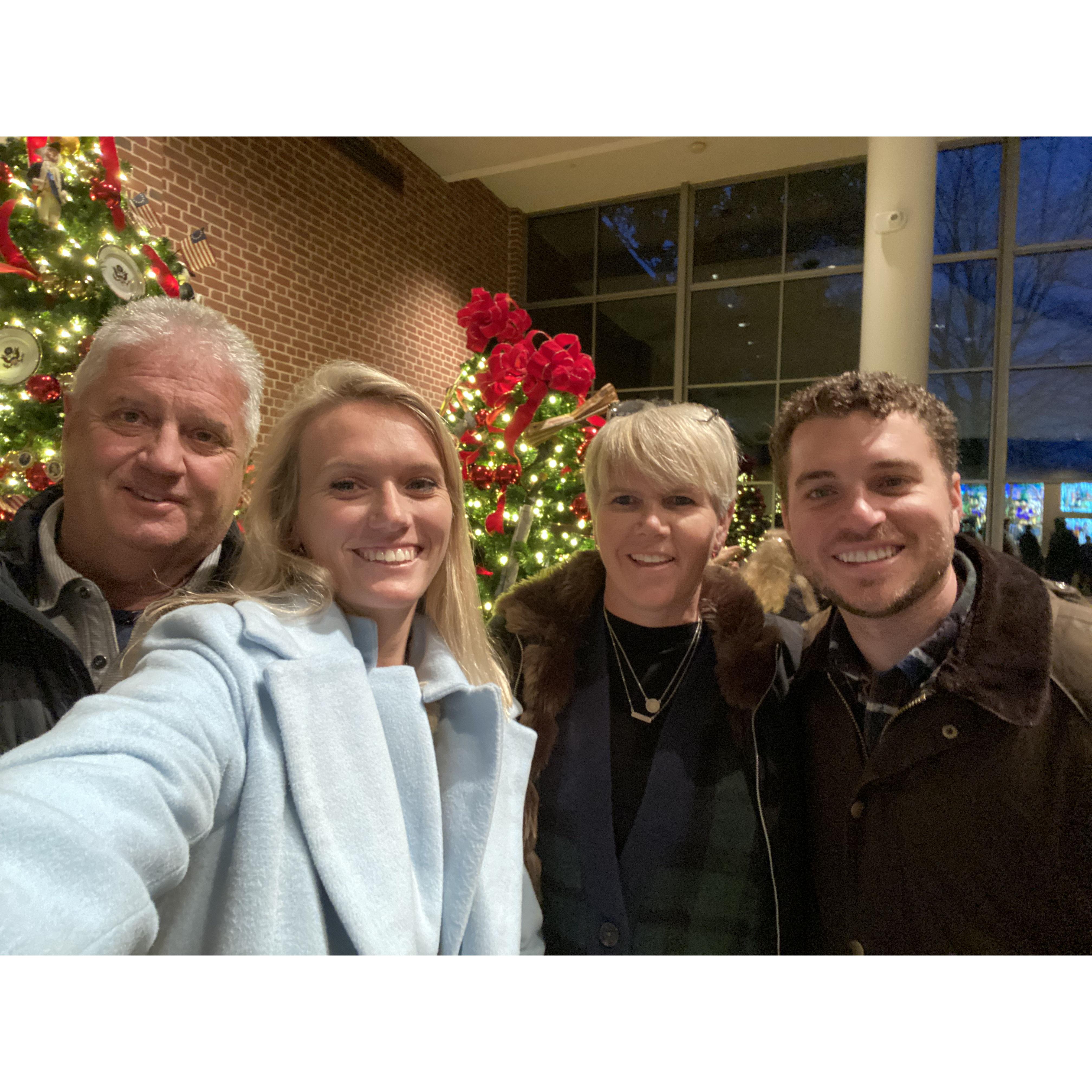 Mt. Vernon tour to see what George Washington's house was like at Christmas!