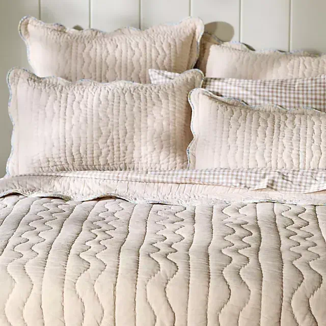 Iluka Cotton Solid Floral Edge Quilt