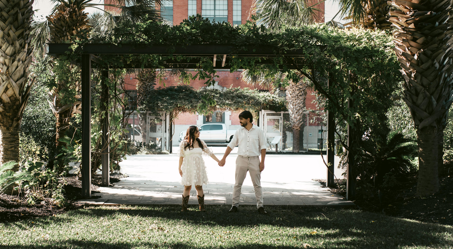 The Wedding Website of Leslie Tamez and Paul Dart