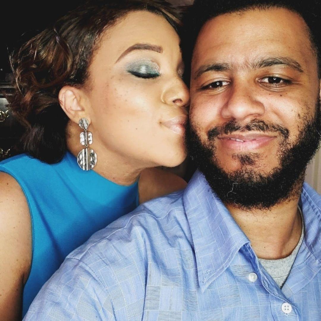 The cheek kiss pic