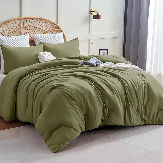 CozyLux Olive Green Comforter Set King Size, 3 Pieces Solid Breathable Quilted Style Bedding Sets, Luxury Fluffy Soft Microfiber Comforter for All Season(1 Comforter & 2 Pillowcases)