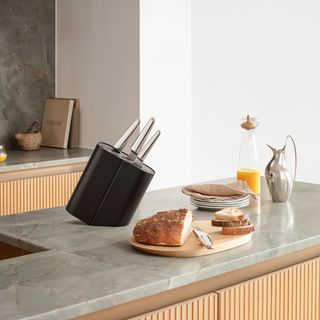 Alfredo Knife Stand